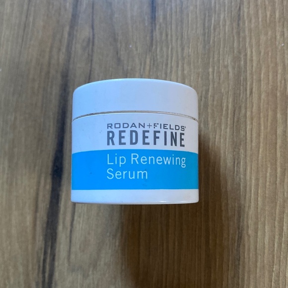 Rodan + Fields Lip Renewing Serum - Picture 1 of 3